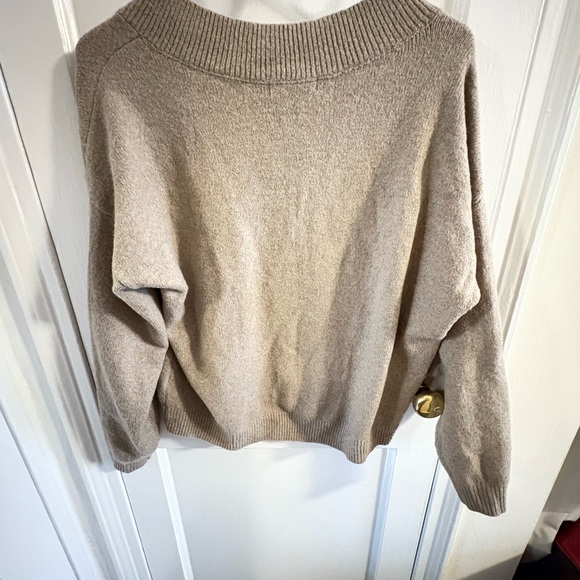 Hollister “Comfy Cloud” Sweater - Picture 4 of 4